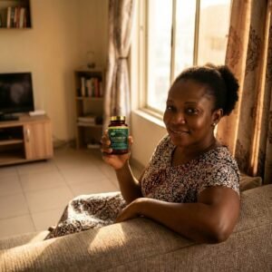 Woman_holding_amber_202603201234